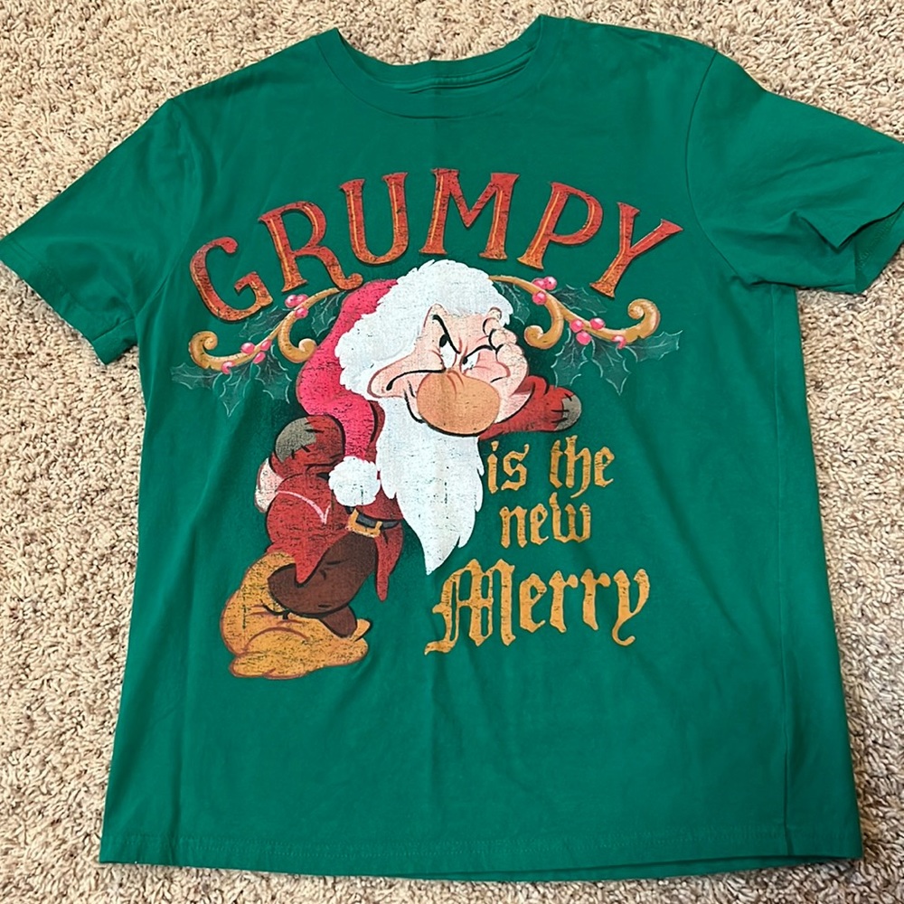 BNWOT men’s Disney Store Snow White Grumpy graphic holiday/Xmas tee - size S